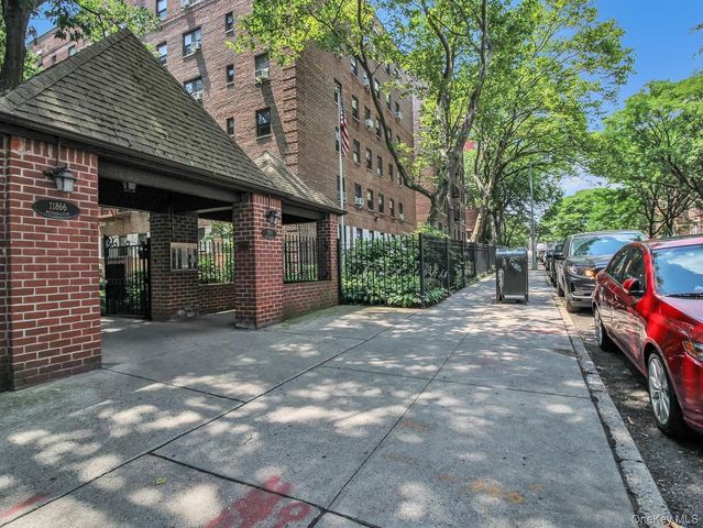 118-60 Metropolitan Avenue 1A, Kew Gardens, NY 11415