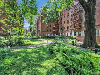 118-60 Metropolitan Avenue 1A, Kew Gardens, NY 11415