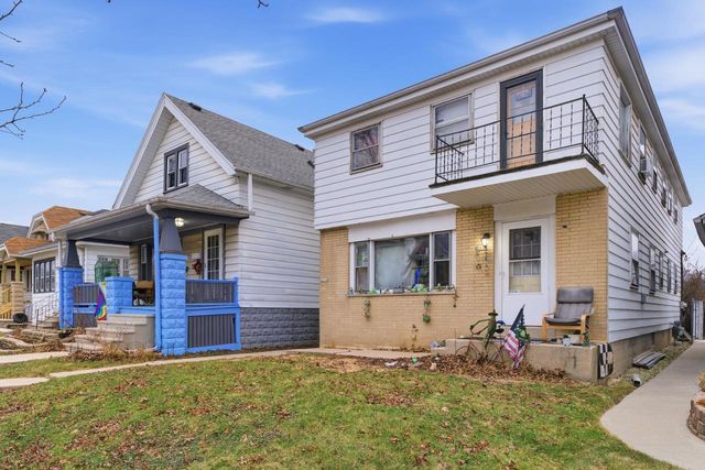 2033 S 77th STREET, West Allis, WI 53219