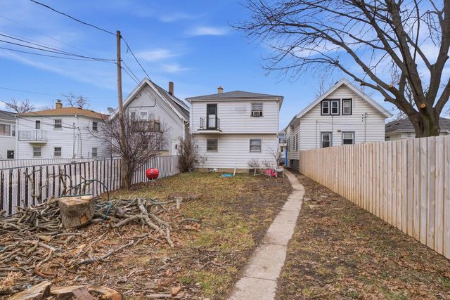 2033 S 77th STREET, West Allis, WI 53219