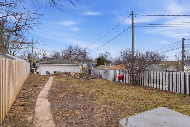 2033 S 77th STREET, West Allis, WI 53219