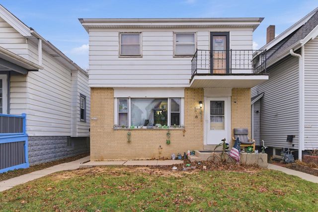 2033 S 77th STREET, West Allis, WI 53219