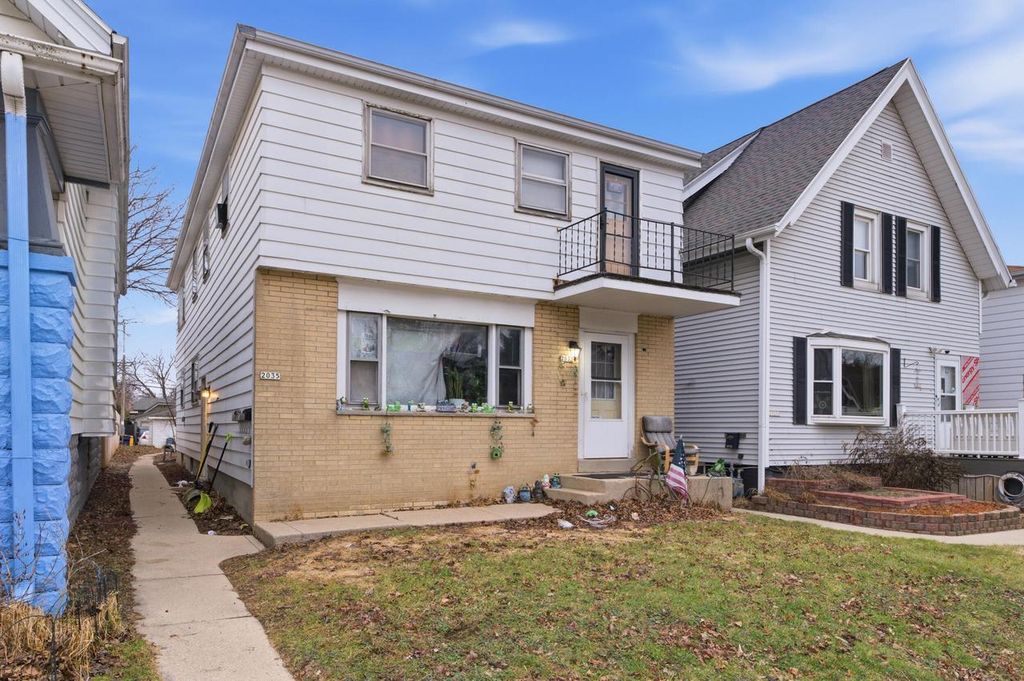 2033 S 77th STREET, West Allis, WI 53219