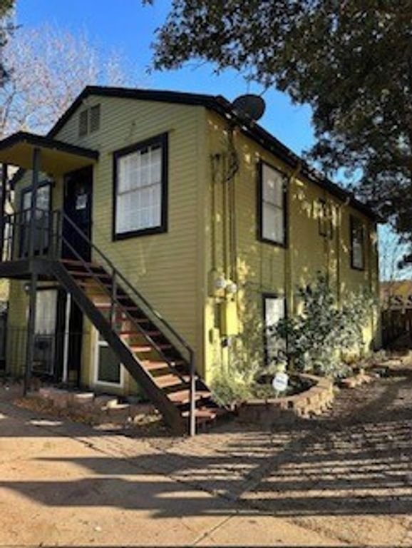 901 Davis Street, Grand Prairie, TX 75050 — exterior