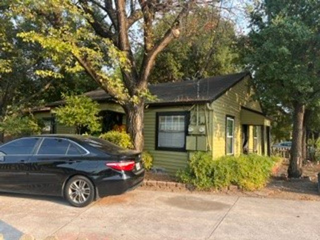 901 Davis Street, Grand Prairie, TX 75050 — photo 2