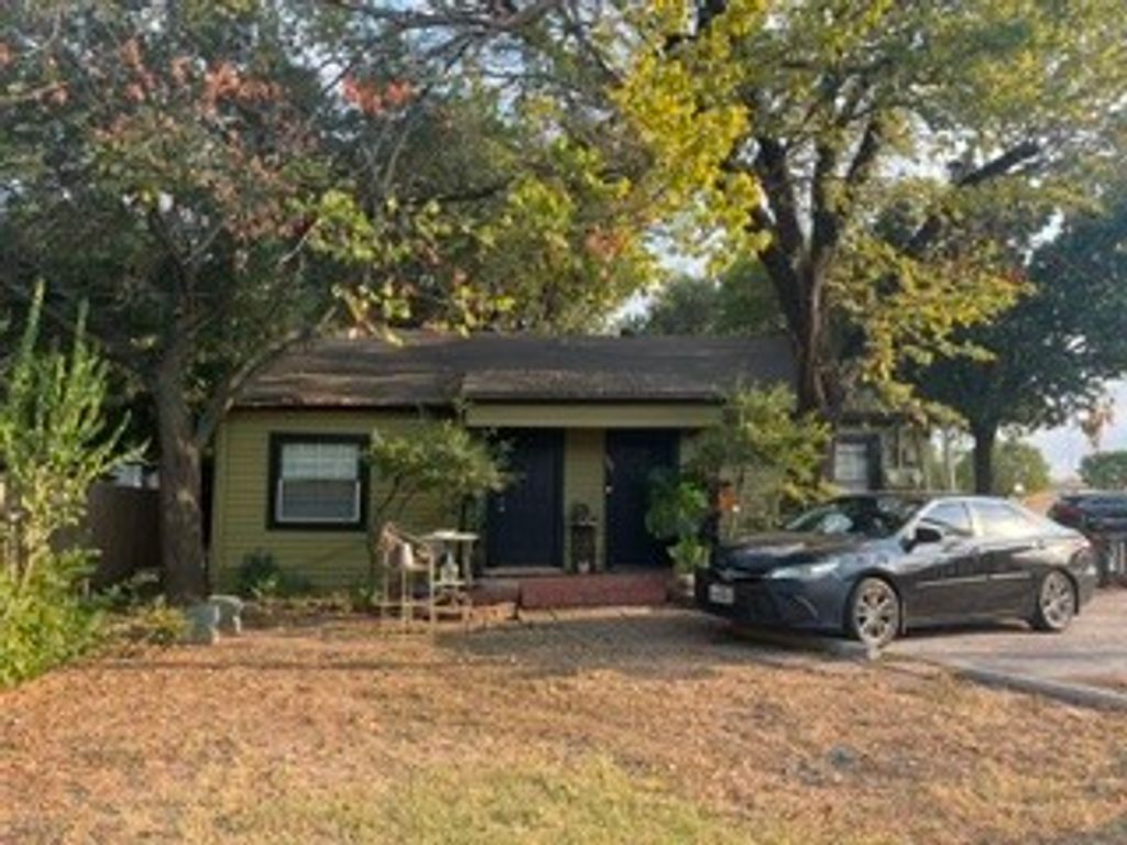 901 Davis Street, Grand Prairie, TX 75050 — photo 3