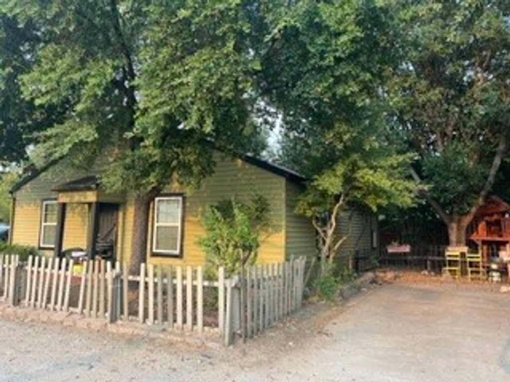 901 Davis Street, Grand Prairie, TX 75050 — photo 4