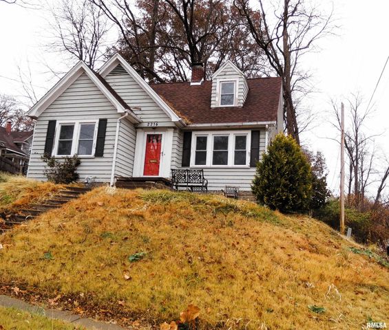 2316 EAST Street, Davenport, IA 52803