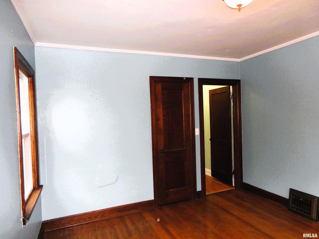 2316 EAST Street, Davenport, IA 52803