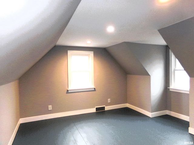 2316 EAST Street, Davenport, IA 52803