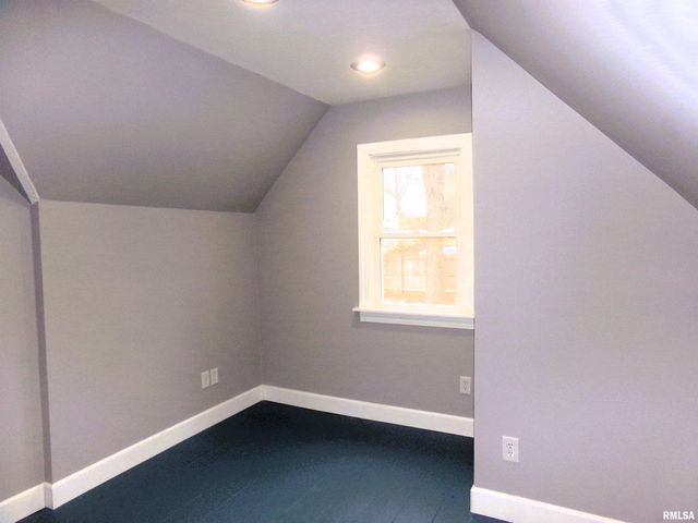 2316 EAST Street, Davenport, IA 52803