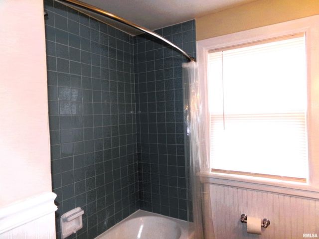 2316 EAST Street, Davenport, IA 52803