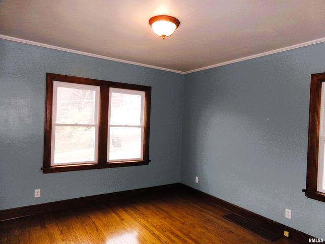 2316 EAST Street, Davenport, IA 52803