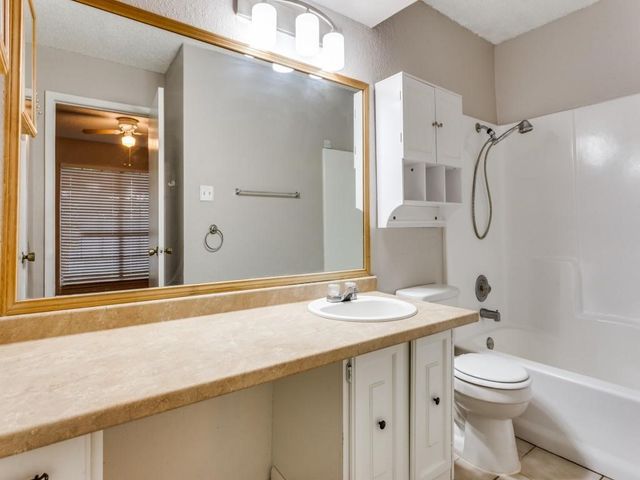 121 Allencrest Drive, White Settlement, TX 76108