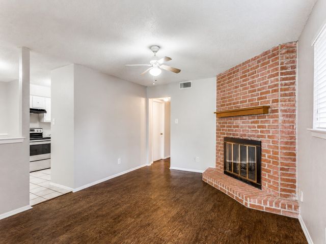 121 Allencrest Drive, White Settlement, TX 76108
