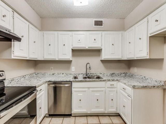 121 Allencrest Drive, White Settlement, TX 76108