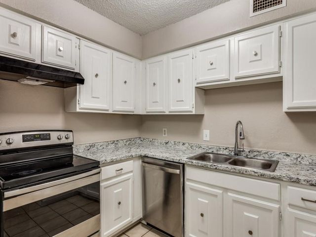 121 Allencrest Drive, White Settlement, TX 76108