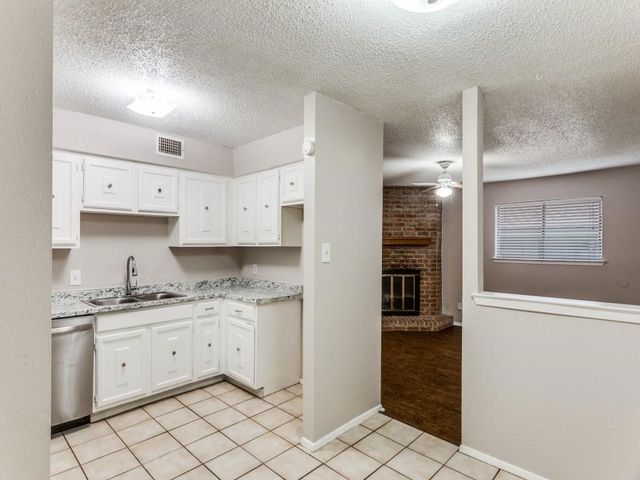 121 Allencrest Drive, White Settlement, TX 76108
