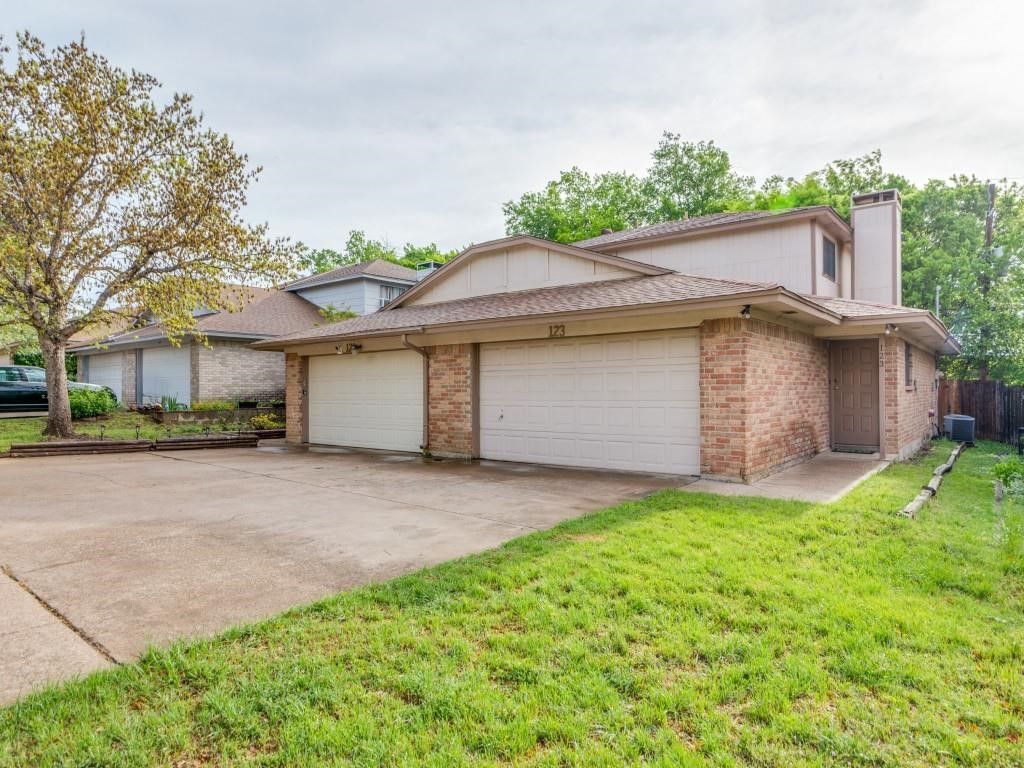 121 Allencrest Drive, White Settlement, TX 76108