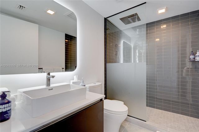 227 NE 2nd Street 2500, Miami, FL 33132