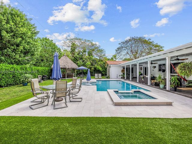 7495 SW 73rd Ter, Miami, FL 33143
