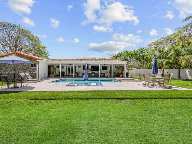 7495 SW 73rd Ter, Miami, FL 33143