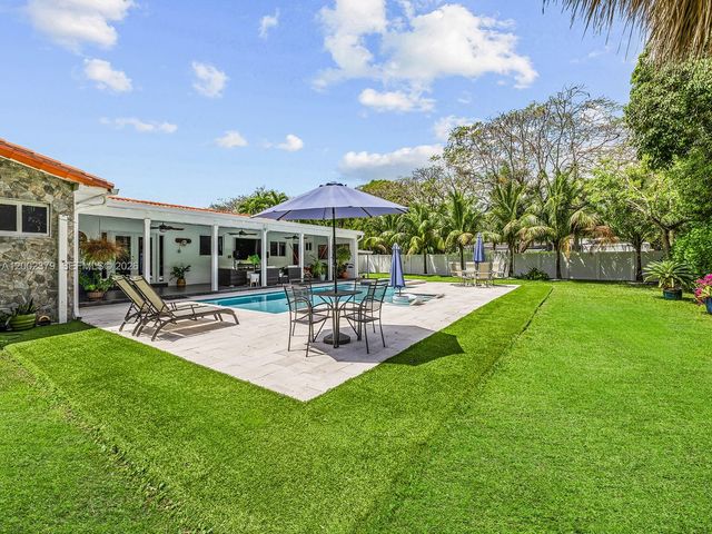 7495 SW 73rd Ter, Miami, FL 33143