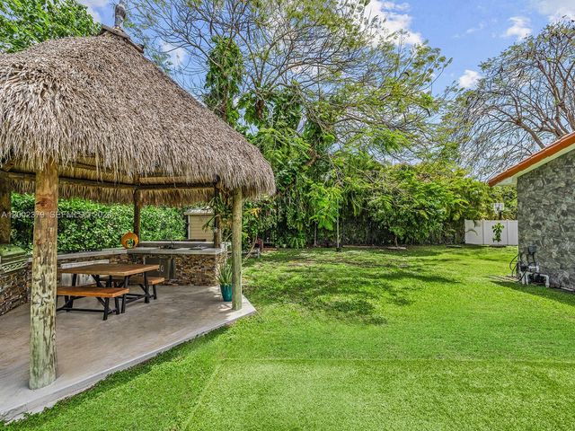 7495 SW 73rd Ter, Miami, FL 33143
