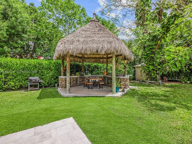 7495 SW 73rd Ter, Miami, FL 33143