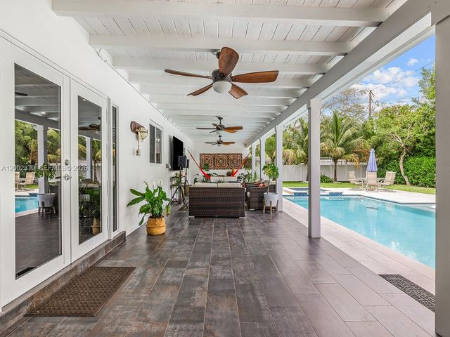 7495 SW 73rd Ter, Miami, FL 33143