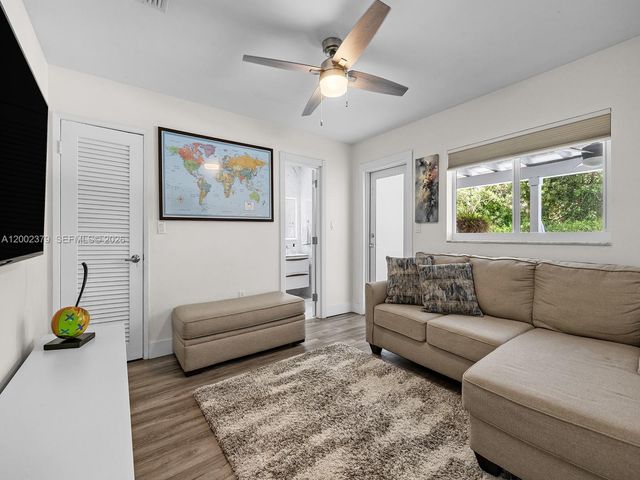 7495 SW 73rd Ter, Miami, FL 33143