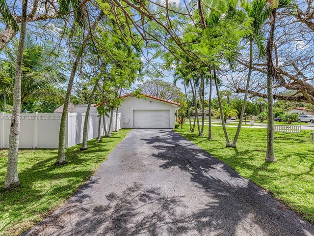 7495 SW 73rd Ter, Miami, FL 33143