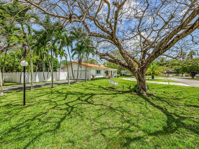 7495 SW 73rd Ter, Miami, FL 33143