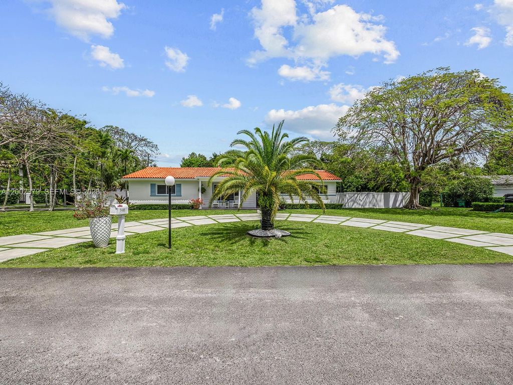 7495 SW 73rd Ter, Miami, FL 33143