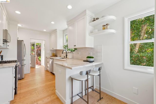 1841 Carter St, Oakland, CA 94602