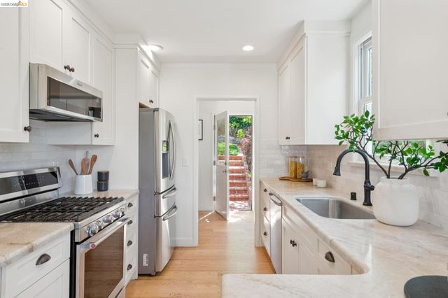 1841 Carter St, Oakland, CA 94602