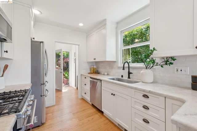 1841 Carter St, Oakland, CA 94602
