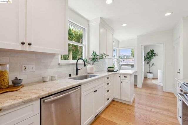 1841 Carter St, Oakland, CA 94602
