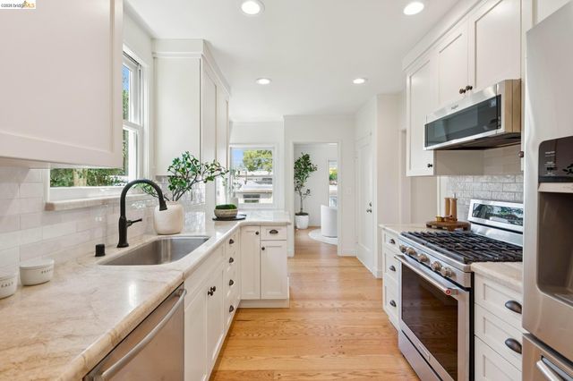 1841 Carter St, Oakland, CA 94602