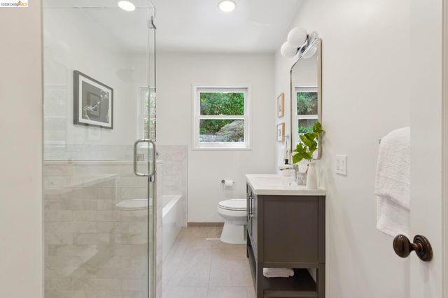 1841 Carter St, Oakland, CA 94602