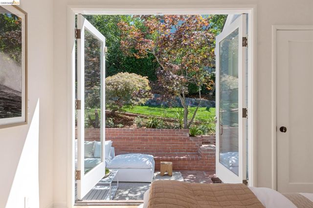 1841 Carter St, Oakland, CA 94602