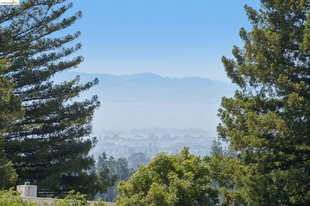 1841 Carter St, Oakland, CA 94602