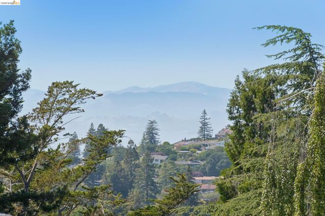 1841 Carter St, Oakland, CA 94602