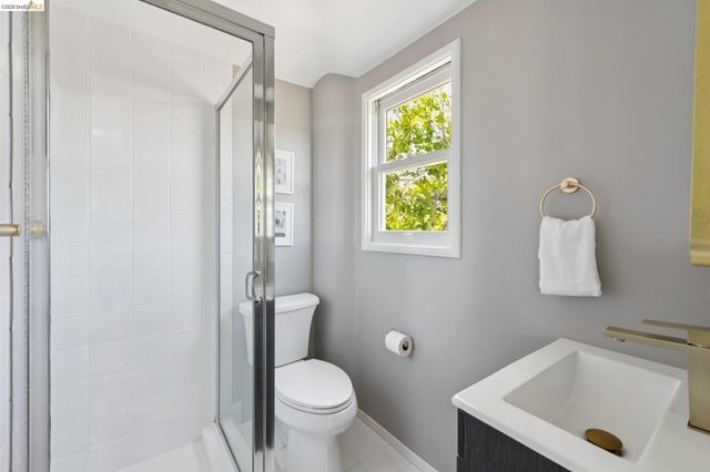 1841 Carter St, Oakland, CA 94602