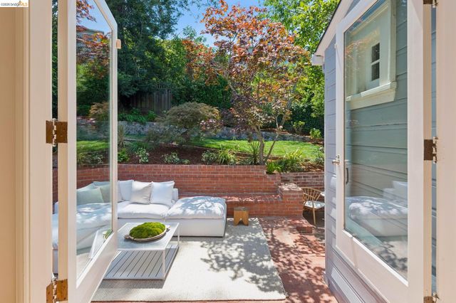 1841 Carter St, Oakland, CA 94602