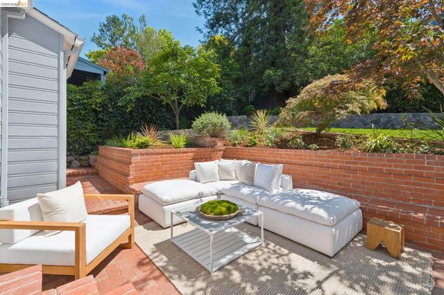 1841 Carter St, Oakland, CA 94602