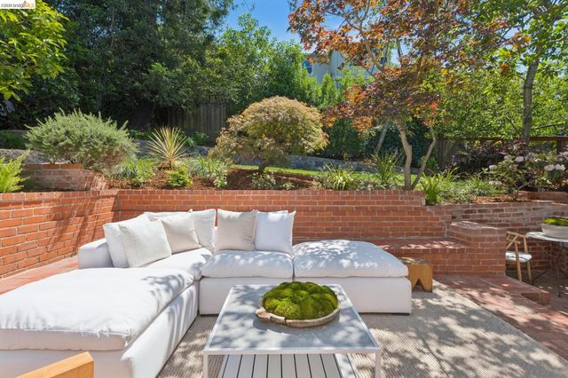 1841 Carter St, Oakland, CA 94602