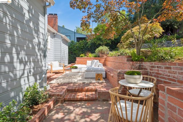 1841 Carter St, Oakland, CA 94602