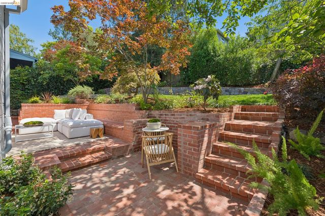 1841 Carter St, Oakland, CA 94602