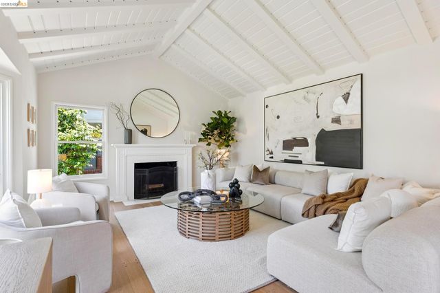 1841 Carter St, Oakland, CA 94602